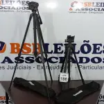 LOTE 186 - 02 TRIPÉS PARA CÂMERA MARCA TOMATE. (NO ESTADO) ATENÇÃO! FAZER A VISITAÇÃO ANTES DE ARREMATAR, NÃO SABEMOS SE FUNCIONA, LEILÃO NÃO TEM GARANTIA E NEM DEVOLUÇÃO, SUJEITO A POSSÍVEIS AVARIAS VISÍVEIS/OCULTAS E/OU AUSÊNCIA DE COMPONENTES.
