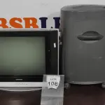 LOTE 108 - 01 FRAGMENTADORA MARCA DUOTEC E 01 TELEVISÃO DE TUBO MARCA SAMSUNG. (NO ESTADO) ATENÇÃO! FAZER A VISITAÇÃO ANTES DE ARREMATAR, NÃO SABEMOS SE FUNCIONA, LEILÃO NÃO TEM GARANTIA E NEM DEVOLUÇÃO, SUJEITO A POSSÍVEIS AVARIAS VISÍVEIS/OCULTAS E/OU AUSÊNCIA DE COMPONENTES.