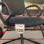 LOTE 120 - 01 CADEIRA DE ESCRITÓRIO COM PÉS FIXOS. (NO ESTADO) ATENÇÃO! FAZER A VISITAÇÃO ANTES DE ARREMATAR, NÃO SABEMOS SE FUNCIONA, LEILÃO NÃO TEM GARANTIA E NEM DEVOLUÇÃO, SUJEITO A POSSÍVEIS AVARIAS VISÍVEIS/OCULTAS E/OU AUSÊNCIA DE COMPONENTES.