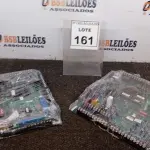 LOTE 161 - 02 PLACAS MÃE. (NO ESTADO) ATENÇÃO! FAZER A VISITAÇÃO ANTES DE ARREMATAR, NÃO SABEMOS SE FUNCIONA, LEILÃO NÃO TEM GARANTIA E NEM DEVOLUÇÃO, SUJEITO A POSSÍVEIS AVARIAS VISÍVEIS/OCULTAS E/OU AUSÊNCIA DE COMPONENTES.