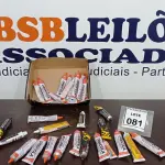 LOTE 081 - 01 LOTE COM VÁRIOS SELANTES SILICONE E COLA DE CONTATO UNIVERSAL. (NO ESTADO) ATENÇÃO! FAZER A VISITAÇÃO ANTES DE ARREMATAR, NÃO SABEMOS SE FUNCIONA, LEILÃO NÃO TEM GARANTIA E NEM DEVOLUÇÃO, SUJEITO A POSSÍVEIS AVARIAS VISÍVEIS/OCULTAS E/OU AUSÊNCIA DE COMPONENTES.