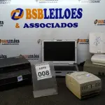 LOTE 008 - 01 NOTEBOOK WIN, 01 APARELHO DE DVD MARCA PIONEER, 01 APARELHO DE VÍDEO CASSETE MARCA TOSHIBA, 01 IMPRESSORA DE ETIQUETA, 01 IMPRESSORA DE CUPOM, 01 DISTRIBUIDOR DE VÍDEO E 02 PONTOS DE ACESO SEM FIO. (NO ESTADO) ATENÇÃO! FAZER A VISITAÇÃO ANTES DE ARREMATAR, NÃO SABEMOS SE FUNCIONA, LEILÃO NÃO TEM GARANTIA E NEM DEVOLUÇÃO, SUJEITO A POSSÍVEIS AVARIAS VISÍVEIS/OCULTAS E/OU AUSÊNCIA DE COMPONENTES.