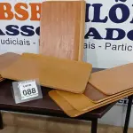 LOTE 088 - 20 PLACAS DE MADEIRAS. (NO ESTADO) ATENÇÃO! FAZER A VISITAÇÃO ANTES DE ARREMATAR, NÃO SABEMOS SE FUNCIONA, LEILÃO NÃO TEM GARANTIA E NEM DEVOLUÇÃO, SUJEITO A POSSÍVEIS AVARIAS VISÍVEIS/OCULTAS E/OU AUSÊNCIA DE COMPONENTES.