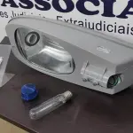 LOTE 146 - 01 LUMINÁRIA DE POSTE. (NO ESTADO) ATENÇÃO! FAZER A VISITAÇÃO ANTES DE ARREMATAR, NÃO SABEMOS SE FUNCIONA, LEILÃO NÃO TEM GARANTIA E NEM DEVOLUÇÃO, SUJEITO A POSSÍVEIS AVARIAS VISÍVEIS/OCULTAS E/OU AUSÊNCIA DE COMPONENTES.