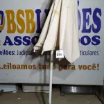 LOTE 230 -  01 OMBRELONE. (NO ESTADO EM QUE SE ENCONTRA. SUJEITO A AVARIAS OCULTAS/VISÍVEIS.)  BH16556F