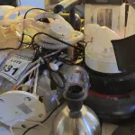 LOTE 331 - 01 LOTE COM LUMINÁRIA DE MESA, ASPIRADOR DE PÓ ROBÔ, NEBULIZADOR E MATERIAIS DIVERSOS. (NO ESTADO) ATENÇÃO! FAZER A VISITAÇÃO ANTES DE ARREMATAR, NÃO SABEMOS SE FUNCIONA. LEILÃO NÃO TEM GARANTIA E NEM DEVOLUÇÃO, SUJEITO A POSSÍVEIS AVARIAS VISÍVEIS/OCULTAS E/OU AUSÊNCIA DE COMPONENTES.