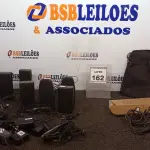 LOTE 162 - 01 BOLSA COM VÁRIAS CAIXAS DE SOM PARA PC E 01 MICROFONE COM CABOS. (NO ESTADO) ATENÇÃO! FAZER A VISITAÇÃO ANTES DE ARREMATAR, NÃO SABEMOS SE FUNCIONA, LEILÃO NÃO TEM GARANTIA E NEM DEVOLUÇÃO, SUJEITO A POSSÍVEIS AVARIAS VISÍVEIS/OCULTAS E/OU AUSÊNCIA DE COMPONENTES.