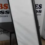LOTE 105 - 01 TELA DE PROJEÇÃO RETRÁTIL. (NO ESTADO) ATENÇÃO! FAZER A VISITAÇÃO ANTES DE ARREMATAR, NÃO SABEMOS SE FUNCIONA, LEILÃO NÃO TEM GARANTIA E NEM DEVOLUÇÃO, SUJEITO A POSSÍVEIS AVARIAS VISÍVEIS/OCULTAS E/OU AUSÊNCIA DE COMPONENTES.