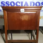 LOTE 211 -  01 CABECEIRA DE CAMA. (NO ESTADO EM QUE SE ENCONTRA. SUJEITO A AVARIAS OCULTAS/VISÍVEIS.)  BF8593U