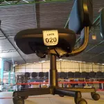 LOTE 020 - 01 CADEIRA GIRATÓRIA COM RODINHAS. (NO ESTADO) ATENÇÃO! FAZER A VISITAÇÃO ANTES DE ARREMATAR, NÃO SABEMOS SE FUNCIONA, LEILÃO NÃO TEM GARANTIA E NEM DEVOLUÇÃO, SUJEITO A POSSÍVEIS AVARIAS VISÍVEIS/OCULTAS E/OU AUSÊNCIA DE COMPONENTES.