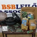 LOTE 075 - 01 LOTE COM GRANDE QUANTIDADE DE PLACAS DE CIRCUITOS E ACESSÓRIOS DE CÂMERAS DE MONITORAMENTO. (NO ESTADO) ATENÇÃO! FAZER A VISITAÇÃO ANTES DE ARREMATAR, NÃO SABEMOS SE FUNCIONA, LEILÃO NÃO TEM GARANTIA E NEM DEVOLUÇÃO, SUJEITO A POSSÍVEIS AVARIAS VISÍVEIS/OCULTAS E/OU AUSÊNCIA DE COMPONENTES.