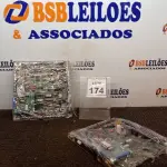 LOTE 174 - 02 PLACAS MÃE. (NO ESTADO) ATENÇÃO! FAZER A VISITAÇÃO ANTES DE ARREMATAR, NÃO SABEMOS SE FUNCIONA, LEILÃO NÃO TEM GARANTIA E NEM DEVOLUÇÃO, SUJEITO A POSSÍVEIS AVARIAS VISÍVEIS/OCULTAS E/OU AUSÊNCIA DE COMPONENTES.