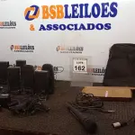 LOTE 162 - 01 BOLSA COM VÁRIAS CAIXAS DE SOM PARA PC E 01 MICROFONE COM CABOS. (NO ESTADO) ATENÇÃO! FAZER A VISITAÇÃO ANTES DE ARREMATAR, NÃO SABEMOS SE FUNCIONA, LEILÃO NÃO TEM GARANTIA E NEM DEVOLUÇÃO, SUJEITO A POSSÍVEIS AVARIAS VISÍVEIS/OCULTAS E/OU AUSÊNCIA DE COMPONENTES.