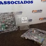 LOTE 174 - 02 PLACAS MÃE. (NO ESTADO) ATENÇÃO! FAZER A VISITAÇÃO ANTES DE ARREMATAR, NÃO SABEMOS SE FUNCIONA, LEILÃO NÃO TEM GARANTIA E NEM DEVOLUÇÃO, SUJEITO A POSSÍVEIS AVARIAS VISÍVEIS/OCULTAS E/OU AUSÊNCIA DE COMPONENTES.
