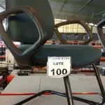 LOTE 100 - 01 CADEIRA DE ESCRITÓRIO COM PÉS FIXOS. (NO ESTADO) ATENÇÃO! FAZER A VISITAÇÃO ANTES DE ARREMATAR, NÃO SABEMOS SE FUNCIONA, LEILÃO NÃO TEM GARANTIA E NEM DEVOLUÇÃO, SUJEITO A POSSÍVEIS AVARIAS VISÍVEIS/OCULTAS E/OU AUSÊNCIA DE COMPONENTES.