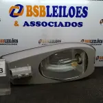 LOTE 003 - 01 LUMINÁRIA DE POSTE. (NO ESTADO) ATENÇÃO! FAZER A VISITAÇÃO ANTES DE ARREMATAR, NÃO SABEMOS SE FUNCIONA, LEILÃO NÃO TEM GARANTIA E NEM DEVOLUÇÃO, SUJEITO A POSSÍVEIS AVARIAS VISÍVEIS/OCULTAS E/OU AUSÊNCIA DE COMPONENTES.