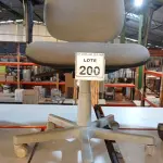 LOTE 200 - 01 CADEIRA DE ESCRITÓRIO GIRATÓRIA COM RODINHAS. (NO ESTADO) ATENÇÃO! FAZER A VISITAÇÃO ANTES DE ARREMATAR, NÃO SABEMOS SE FUNCIONA, LEILÃO NÃO TEM GARANTIA E NEM DEVOLUÇÃO, SUJEITO A POSSÍVEIS AVARIAS VISÍVEIS/OCULTAS E/OU AUSÊNCIA DE COMPONENTES.