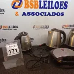 LOTE 171 - 03 CHALEIRAS ELÉTRICAS EM INOX E 01 SANDUICHEIRA MARCA BRITÂNIA. (NO ESTADO) ATENÇÃO! FAZER A VISITAÇÃO ANTES DE ARREMATAR, NÃO SABEMOS SE FUNCIONA, LEILÃO NÃO TEM GARANTIA E NEM DEVOLUÇÃO, SUJEITO A POSSÍVEIS AVARIAS VISÍVEIS/OCULTAS E/OU AUSÊNCIA DE COMPONENTES.