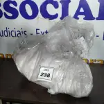 LOTE 238 - 01 SACO COM CORTINAS.  (NO ESTADO EM QUE SE ENCONTRA. SUJEITO A AVARIAS OCULTAS/VISÍVEIS.)