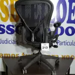 LOTE 213 - 01 CADEIRA HERMA MILLER.  (NO ESTADO EM QUE SE ENCONTRA. SUJEITO A AVARIAS OCULTAS/VISÍVEIS.)  
