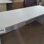 LOTE 236 -  01 MESA EM MADEIRA. (NO ESTADO EM QUE SE ENCONTRA. SUJEITO A AVARIAS OCULTAS/VISÍVEIS.)  