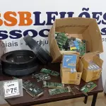 LOTE 075 - 01 LOTE COM GRANDE QUANTIDADE DE PLACAS DE CIRCUITOS E ACESSÓRIOS DE CÂMERAS DE MONITORAMENTO. (NO ESTADO) ATENÇÃO! FAZER A VISITAÇÃO ANTES DE ARREMATAR, NÃO SABEMOS SE FUNCIONA, LEILÃO NÃO TEM GARANTIA E NEM DEVOLUÇÃO, SUJEITO A POSSÍVEIS AVARIAS VISÍVEIS/OCULTAS E/OU AUSÊNCIA DE COMPONENTES.