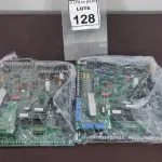 LOTE 128 - 02 PLACAS MÃE. (NO ESTADO) ATENÇÃO! FAZER A VISITAÇÃO ANTES DE ARREMATAR, NÃO SABEMOS SE FUNCIONA, LEILÃO NÃO TEM GARANTIA E NEM DEVOLUÇÃO, SUJEITO A POSSÍVEIS AVARIAS VISÍVEIS/OCULTAS E/OU AUSÊNCIA DE COMPONENTES.
