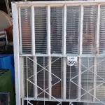 LOTE 500 - 01 JANELA DE VIDRO COM GRADE. (NO ESTADO) ATENÇÃO! FAZER A VISITAÇÃO ANTES DE ARREMATAR, NÃO SABEMOS SE FUNCIONA, LEILÃO NÃO TEM GARANTIA E NEM DEVOLUÇÃO, SUJEITO A POSSÍVEIS AVARIAS VISÍVEIS/OCULTAS E/OU AUSÊNCIA DE COMPONENTES.