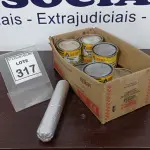 LOTE 317 - 10 LATAS DE MASSA ADESIVA PLÁSTICA MARCA IBERÊ CORES VARIADAS 02 BISNAGAS DE PRO PU. (NO ESTADO) ATENÇÃO! FAZER A VISITAÇÃO ANTES DE ARREMATAR, NÃO SABEMOS SE FUNCIONA, LEILÃO NÃO TEM GARANTIA E NEM DEVOLUÇÃO, SUJEITO A POSSÍVEIS AVARIAS VISÍVEIS/OCULTAS E/OU AUSÊNCIA DE COMPONENTES.