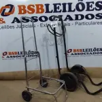 LOTE 441 - 02 CARRINHOS DE CARGA. (NO ESTADO) ATENÇÃO! FAZER A VISITAÇÃO ANTES DE ARREMATAR, NÃO SABEMOS SE FUNCIONA, LEILÃO NÃO TEM GARANTIA E NEM DEVOLUÇÃO, SUJEITO A POSSÍVEIS AVARIAS VISÍVEIS/OCULTAS E/OU AUSÊNCIA DE COMPONENTES.
