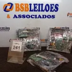 LOTE 241 - 02 PLACAS MÃE. (NO ESTADO) ATENÇÃO! FAZER A VISITAÇÃO ANTES DE ARREMATAR, NÃO SABEMOS SE FUNCIONA, LEILÃO NÃO TEM GARANTIA E NEM DEVOLUÇÃO, SUJEITO A POSSÍVEIS AVARIAS VISÍVEIS/OCULTAS E/OU AUSÊNCIA DE COMPONENTES.