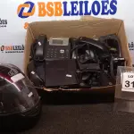 LOTE 313 - 10 APARELHOS DE TELEFONE VOIP, 01 CAPACETE E 01 MINI CPU MARCA HP. (NO ESTADO) ATENÇÃO! FAZER A VISITAÇÃO ANTES DE ARREMATAR, NÃO SABEMOS SE FUNCIONA, LEILÃO NÃO TEM GARANTIA E NEM DEVOLUÇÃO, SUJEITO A POSSÍVEIS AVARIAS VISÍVEIS/OCULTAS E/OU AUSÊNCIA DE COMPONENTES.