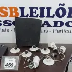 LOTE 459 - 01 APARELHO DE DVR E 08 CÂMERAS DE MONITORAMENTO. (NO ESTADO) ATENÇÃO! FAZER A VISITAÇÃO ANTES DE ARREMATAR, NÃO SABEMOS SE FUNCIONA, LEILÃO NÃO TEM GARANTIA E NEM DEVOLUÇÃO, SUJEITO A POSSÍVEIS AVARIAS VISÍVEIS/OCULTAS E/OU AUSÊNCIA DE COMPONENTES.