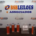 LOTE 233 - 05 TINTAS SPRAY COM 400ML CADA NA COR VIOLETA BRILHANTE MARCA SUVINIL. (NO ESTADO) ATENÇÃO! FAZER A VISITAÇÃO ANTES DE ARREMATAR, NÃO SABEMOS SE FUNCIONA, LEILÃO NÃO TEM GARANTIA E NEM DEVOLUÇÃO, SUJEITO A POSSÍVEIS AVARIAS VISÍVEIS/OCULTAS E/OU AUSÊNCIA DE COMPONENTES.