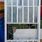 LOTE 507 - 01 JANELA DE VIDRO COM GRADE. (NO ESTADO) ATENÇÃO! FAZER A VISITAÇÃO ANTES DE ARREMATAR, NÃO SABEMOS SE FUNCIONA, LEILÃO NÃO TEM GARANTIA E NEM DEVOLUÇÃO, SUJEITO A POSSÍVEIS AVARIAS VISÍVEIS/OCULTAS E/OU AUSÊNCIA DE COMPONENTES.