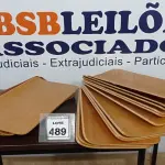 LOTE 489 - 20 PLACAS DE MADEIRAS. (NO ESTADO) ATENÇÃO! FAZER A VISITAÇÃO ANTES DE ARREMATAR, NÃO SABEMOS SE FUNCIONA, LEILÃO NÃO TEM GARANTIA E NEM DEVOLUÇÃO, SUJEITO A POSSÍVEIS AVARIAS VISÍVEIS/OCULTAS E/OU AUSÊNCIA DE COMPONENTES.