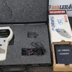 LOTE 449 - 01 MALETA COM 01 ANALISADOR DE COMPOSIÇÃO CORPORAL MALTRON E 01 BATERIA PARA FLASH QUANTUM. (NO ESTADO) ATENÇÃO! FAZER A VISITAÇÃO ANTES DE ARREMATAR, NÃO SABEMOS SE FUNCIONA, LEILÃO NÃO TEM GARANTIA E NEM DEVOLUÇÃO, SUJEITO A POSSÍVEIS AVARIAS VISÍVEIS/OCULTAS E/OU AUSÊNCIA DE COMPONENTES.