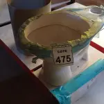 LOTE 475 - 01 VASO SANITÁRIO, 01 COLUNA PARA LAVATÓRIO E 01 PECA PLÁSTICA CILÍNDRICA. (NO ESTADO) ATENÇÃO! FAZER A VISITAÇÃO ANTES DE ARREMATAR, NÃO SABEMOS SE FUNCIONA, LEILÃO NÃO TEM GARANTIA E NEM DEVOLUÇÃO, SUJEITO A POSSÍVEIS AVARIAS VISÍVEIS/OCULTAS E/OU AUSÊNCIA DE COMPONENTES.