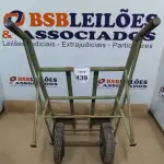 LOTE 439 - 01 CARRINHO 02 RODAS PARA CARGAS EM GERAL NA COR VERDE. (NO ESTADO) ATENÇÃO! FAZER A VISITAÇÃO ANTES DE ARREMATAR, NÃO SABEMOS SE FUNCIONA, LEILÃO NÃO TEM GARANTIA E NEM DEVOLUÇÃO, SUJEITO A POSSÍVEIS AVARIAS VISÍVEIS/OCULTAS E/OU AUSÊNCIA DE COMPONENTES.