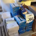 LOTE 460 - 01 LOTE COM GRANDE QUANTIDADE DE BLOCOS DE ANOTAÇÕES, GRAMPOS, LACRES, FOLHAS DE ETIQUETAS, DISJUNTORES E 02 LIXEIRAS. (NO ESTADO) ATENÇÃO! FAZER A VISITAÇÃO ANTES DE ARREMATAR, NÃO SABEMOS SE FUNCIONA, LEILÃO NÃO TEM GARANTIA E NEM DEVOLUÇÃO, SUJEITO A POSSÍVEIS AVARIAS VISÍVEIS/OCULTAS E/OU AUSÊNCIA DE COMPONENTES.