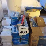 LOTE 460 - 01 LOTE COM GRANDE QUANTIDADE DE BLOCOS DE ANOTAÇÕES, GRAMPOS, LACRES, FOLHAS DE ETIQUETAS, DISJUNTORES E 02 LIXEIRAS. (NO ESTADO) ATENÇÃO! FAZER A VISITAÇÃO ANTES DE ARREMATAR, NÃO SABEMOS SE FUNCIONA, LEILÃO NÃO TEM GARANTIA E NEM DEVOLUÇÃO, SUJEITO A POSSÍVEIS AVARIAS VISÍVEIS/OCULTAS E/OU AUSÊNCIA DE COMPONENTES.