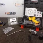 LOTE 110 - PARAFUSADEIRA 48V A BATERIAS E ADAPTADOR CORTADOR DE CHAPA COM MALETA (NO ESTADO) ATENÇÃO! FAZER A VISITAÇÃO ANTES DE ARREMATAR, NÃO SABEMOS SE FUNCIONA, LEILÃO NÃO TEM GARANTIA E NEM DEVOLUÇÃO, SUJEITO A POSSÍVEIS AVARIAS VISÍVEIS/OCULTAS E/OU AUSÊNCIA DE COMPONENTES.