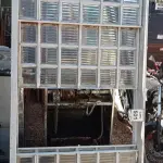 LOTE 501 - 01 JANELA DE VIDRO COM GRADE. (NO ESTADO) ATENÇÃO! FAZER A VISITAÇÃO ANTES DE ARREMATAR, NÃO SABEMOS SE FUNCIONA, LEILÃO NÃO TEM GARANTIA E NEM DEVOLUÇÃO, SUJEITO A POSSÍVEIS AVARIAS VISÍVEIS/OCULTAS E/OU AUSÊNCIA DE COMPONENTES.