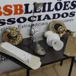 LOTE 334 - 03 VENTILADORES DE TETO SENDO 02 TIPOS LUMINÁRIAS. (NO ESTADO) ATENÇÃO! FAZER A VISITAÇÃO ANTES DE ARREMATAR, NÃO SABEMOS SE FUNCIONA. LEILÃO NÃO TEM GARANTIA E NEM DEVOLUÇÃO, SUJEITO A POSSÍVEIS AVARIAS VISÍVEIS/OCULTAS E/OU AUSÊNCIA DE COMPONENTES.