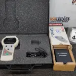 LOTE 449 - 01 MALETA COM 01 ANALISADOR DE COMPOSIÇÃO CORPORAL MALTRON E 01 BATERIA PARA FLASH QUANTUM. (NO ESTADO) ATENÇÃO! FAZER A VISITAÇÃO ANTES DE ARREMATAR, NÃO SABEMOS SE FUNCIONA, LEILÃO NÃO TEM GARANTIA E NEM DEVOLUÇÃO, SUJEITO A POSSÍVEIS AVARIAS VISÍVEIS/OCULTAS E/OU AUSÊNCIA DE COMPONENTES.