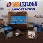LOTE 452 - 09 LÂMPADAS HALÓGENAS PAR 38 100W 220V MARCA GOLDEN. (NO ESTADO) ATENÇÃO! FAZER A VISITAÇÃO ANTES DE ARREMATAR, NÃO SABEMOS SE FUNCIONA, LEILÃO NÃO TEM GARANTIA E NEM DEVOLUÇÃO, SUJEITO A POSSÍVEIS AVARIAS VISÍVEIS/OCULTAS E/OU AUSÊNCIA DE COMPONENTES.