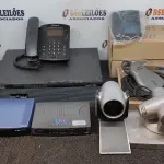 LOTE 422 - 01 ROTEADOR CISCO E EQUIPAMENTOS DE INTERNET, 01 KIT DE EQUIPAMENTOS DE VÍDEO POLYCOM E 01 MODEM COM CABOS. (NO ESTADO) ATENÇÃO! FAZER A VISITAÇÃO ANTES DE ARREMATAR, NÃO SABEMOS SE FUNCIONA. LEILÃO NÃO TEM GARANTIA E NEM DEVOLUÇÃO, SUJEITO A POSSÍVEIS AVARIAS VISÍVEIS/OCULTAS E/OU AUSÊNCIA DE COMPONENTES.