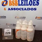 LOTE 229 - 06 LUSTRA MÓVEIS COM 1L CADA. (NO ESTADO) ATENÇÃO! FAZER A VISITAÇÃO ANTES DE ARREMATAR, NÃO SABEMOS SE FUNCIONA, LEILÃO NÃO TEM GARANTIA E NEM DEVOLUÇÃO, SUJEITO A POSSÍVEIS AVARIAS VISÍVEIS/OCULTAS E/OU AUSÊNCIA DE COMPONENTES.