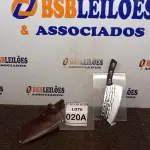 LOTE 020 - CUTELO  IMPORTADA AÇO INOXIDÁVEL CABO EM MADEIRA  FULL TANG BAINHA DE NAPA  TAMANHO TOTAL 30CM PESO 318G JÁ (NO ESTADO) ATENÇÃO! FAZER A VISITAÇÃO ANTES DE ARREMATAR, NÃO SABEMOS SE FUNCIONA, LEILÃO NÃO TEM GARANTIA E NEM DEVOLUÇÃO, SUJEITO A POSSÍVEIS AVARIAS VISÍVEIS/OCULTAS E/OU AUSÊNCIA DE COMPONENTES.
