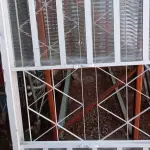 LOTE 508 - 01 JANELA DE VIDRO COM GRADE. (NO ESTADO) ATENÇÃO! FAZER A VISITAÇÃO ANTES DE ARREMATAR, NÃO SABEMOS SE FUNCIONA, LEILÃO NÃO TEM GARANTIA E NEM DEVOLUÇÃO, SUJEITO A POSSÍVEIS AVARIAS VISÍVEIS/OCULTAS E/OU AUSÊNCIA DE COMPONENTES.